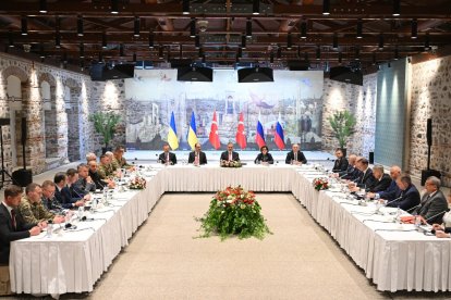 Mesa de negociación entre Ucrania y Rusia, con la mediación de Turquía, el 16 de mayo