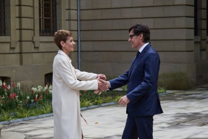 María Chivite, presidenta del Govern de Navarra, rep Salvador Illa a Pamplona. - EDUARDO SANZ / EUROPA PRESS