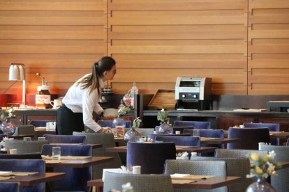 Más de la mitad de los empleados del sector turístico leridano son mujeres. - ACN