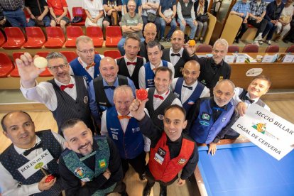 Els participants en l’Europeu del quadre 47/2 posen junts ahir abans d’iniciar la competició.