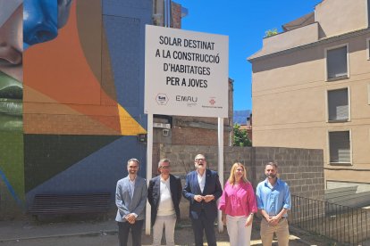 Larrosa, Pigem y miembros de la Paeria, en el solar que han cedido. - SCD