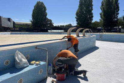Tareas de mantenimiento para dejar las instalaciones perfectas. - AJUNTAMENT DE TÀRREGA