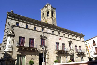 Imatge d'arxiu de la façana de l'edifici de la Paeria de Cervera.
