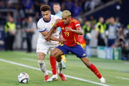 Lamine Yamal, en una acción del partido de ayer en el que anotó dos goles. - EUROPA PRESS