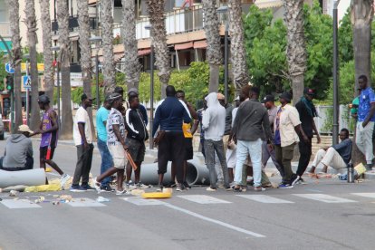 Els manters i els Mossos arriben a un acord després de protestes a Salou - ELOI TOST