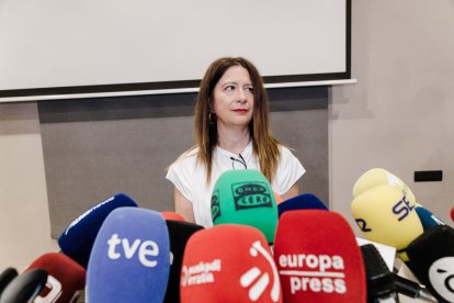 Leire Díez, durant la seua compareixença dimecres davant dels mitjans de comunicació. - CARLOS LUJÁN / EUROPA PRESS
