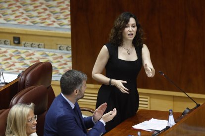 La presidenta de Madrid, Isabel Díaz Ayuso, en el ple de l’Assemblea de Madrid d’ahir. - EFE/RODRIGO JIMÉNEZ