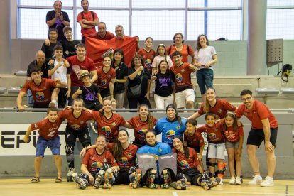 Les jugadores de l’HC Alpicat no van fallar i estan a una victòria de tornar a l’OK Lliga. - ANIOL MORAL