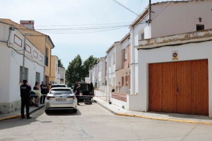 Exterior de l’habitatge de Flix on es va produir l’incendi. - ACN