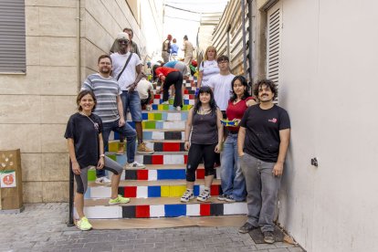Estudiants i usuaris de Jericó pinten escales a l’Ereta - JORDI ECHEVARRIA