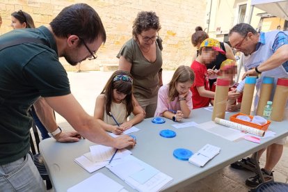 Un dels llocs amb activitats matemàtiques, ahir al Pati de les Comèdies. - S.E.
