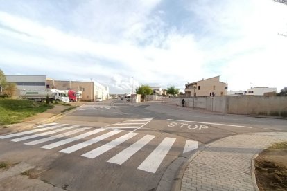 Un encreuament en el qual s’ha repintat el pas de vianants. - AJUNTAMENT D’AGRAMUNT