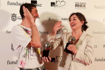 Enric Auquer y Àgata Roca celebraron sus Max de mejores actores. - ACN