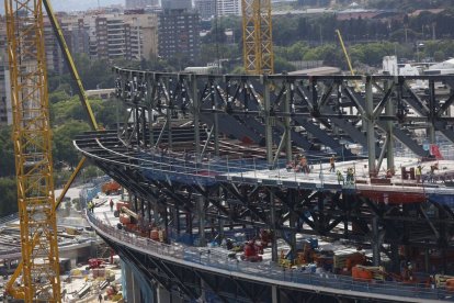 Imagen reciente de las obras del Camp Nou, aún con la tercera grada por construir.