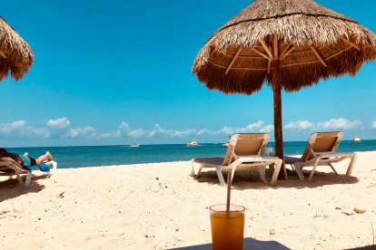 La playa sigue siendo el destino favorito de los españoles este verano.