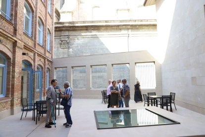 Inauguració d’una residència - MAGDALENA ALTISENT