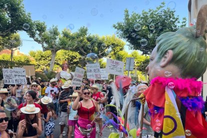 Desfilada colorista per celebrar l’Orgull de Pople a la capital de l’Urgell. - GENERALITAT