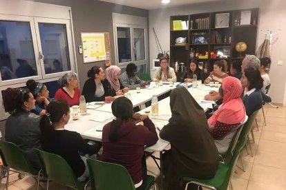Una reunió de la Fundació Entre Tots i per al Bé de Tothom. - FUNDACIÓ ENTRE TOTS I PER AL BÉ DE TOTHOM