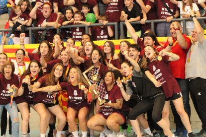 Les lleidatanes celebrant l’ascens de categoria a Saragossa.