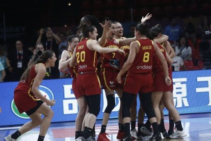 Les jugadores de la selecció espanyola celebren la classificació. - EFE