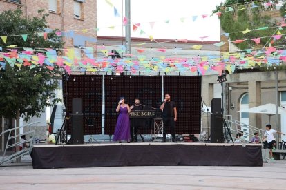 El concierto por la tarde en la plaza central fue la última actuación de la fiestas antes del ‘petardo final’. - AMADO FORROLLA
