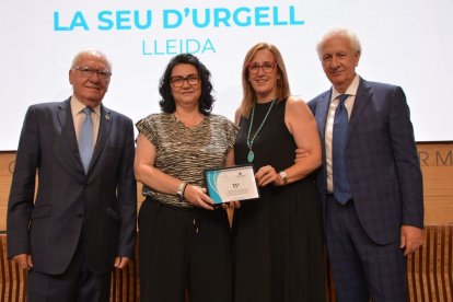 Toñi Parra y Anna Gómez recogieron el premio. - CAP LA SEU