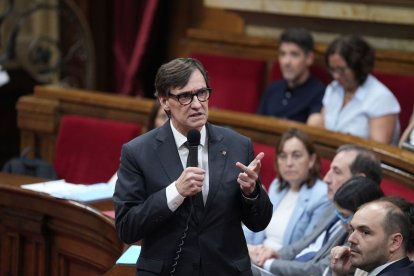 Salvador Illa, en la sessió de control al Govern al Parlament. - DAVID ZORRAKINO / EUROPA PRESS