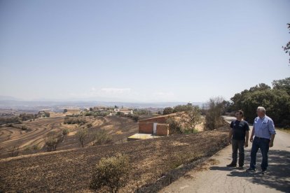 Les flames van passar per sobre d’algunes granges- El foc va envoltar del tot algunes granges com la de Jordi Vila a Guardiola, nucli de Vilanova de l’Aguda, a la Noguera, però no va danyar l’estructura de les edificacions. Joan Graells, reponsable d’Asaja i veí de Guarda-si-venes (Guissona), es va trobar amb la mateixa situació en una de les seues explotacions porcines. - C. MARSIÑACH