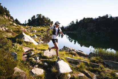 La china Miao Yao, la décima mejor corredora del mundo, durante un tramo de la prueba. - UTMB IBERIA