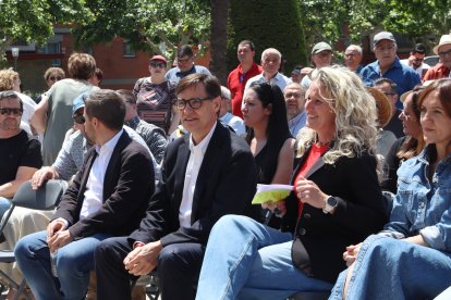 El presidente de la Generalitat y primer secretario del PSC, Salvador Illa, y la secretaria general del Grupo Socialista en el Congreso de los Diputados, Montse Mínguez.