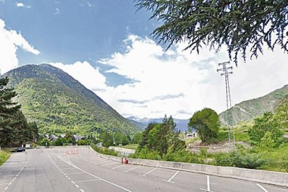 Es terrens d’Arties a on se plaçarà eth nau centre deth Parc Nacionau.; Array