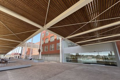 Entrada al nuevo edificio de consultas, a la derecha de la entrada principal del hospital. - ICS LLEIDA
