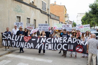 Manifestantes contra el proyecto, ayer en Juneda. - GERARD HOYAS