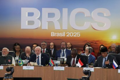 Trump amenaça ara amb aranzels qui pacti amb els BRICS. - EUROPA PRESS
