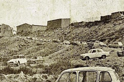 Aquesta caravana de cotxes va viatjar a Osca per protestar contra el projecte de la nuclear al Cinca. - AJUNTAMENT DE XALAMERA