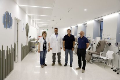 Directius de l’ICS, entre els quals Segarra i De la Torre, a l’edifici. - MAGDALENA ALTISENT