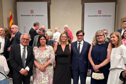 Josep Maria Teixidó (esquerra) va ser reconegut amb una de les medalles.