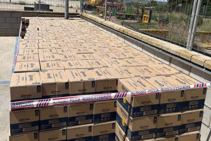 Imatge de les 370 caixes de cervesa. - MOSSOS D’ESQUADRA
