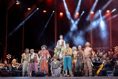 Un dels instants del concert a la platja de Sant Sebastià. - ACN