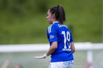 Carlota Acín, durante un partido con el Oviedo. - REAL OVIEDO