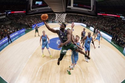 Melvin Ejim, durant un partit d’aquesta passada temporada amb l’Unicaja. - ACB PHOTO