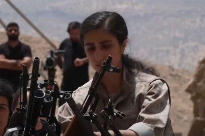 Imatge de la cerimònia de lliurament d’armes. - AL JAZEERA/YOUTUBE