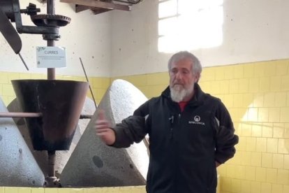 Eduard de Cal Trencapinyes es el maestro de la almazara.