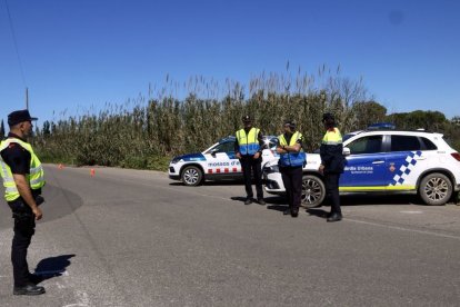 Imatge d’arxiu d’un control conjunt de Mossos i Urbana a l’Horta de Lleida. - ACN