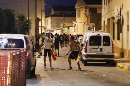 Aldarulls a Torre Pacheco acaben amb cinc ferits i un detingut - MARTÍN C. / EUROPA PRESS