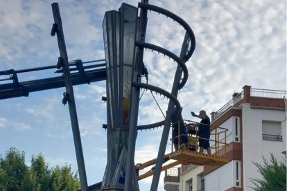 La semana pasada se empezó a desmontar el monumento original.