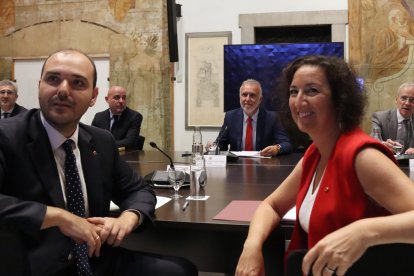 El ministre Ángel Victor Torres i els consellers Alícia Romero i Albert Dalmau presideixen la reunió de la comissió bilateral aquest dilluns.
