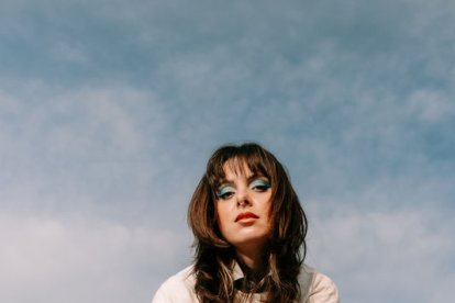 Esther estrena el seu nou disc, ‘Tot comença’ - LACRÒNIQUES