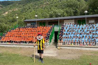 El Padrí del FC Rialp posó con los asistentes al Campus. - FC RIALP