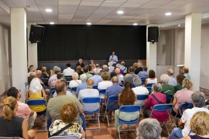Un centenar de afectados asistieron ayer a la reunión con los responsables de la Energètica. - GERARD HOYAS